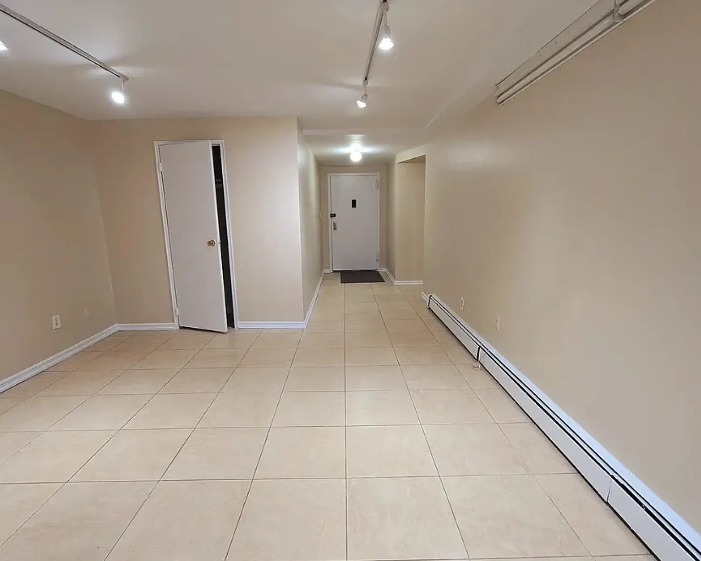 1 bed, 600 sqft, $1,900 — Photo 2