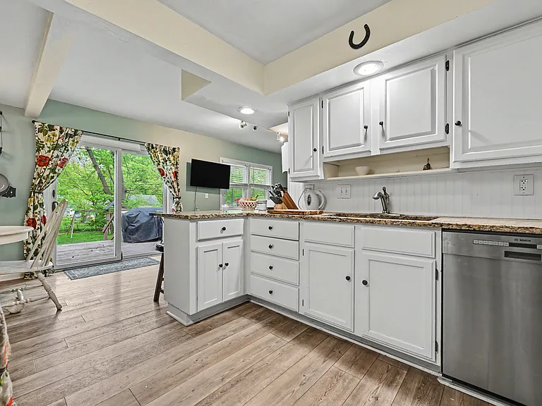 7921 Madison Ave — Photo 11