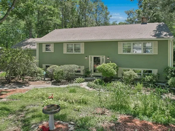 19 Hickory Dr, Worcester, MA 01609