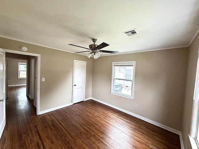 301 S College Ave — Photo 22