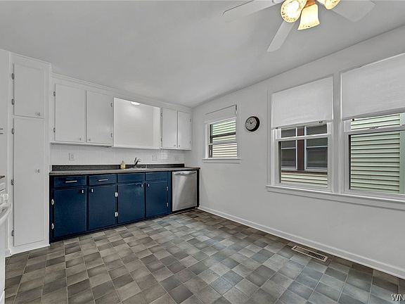 3rd image of 21 Rand Ave