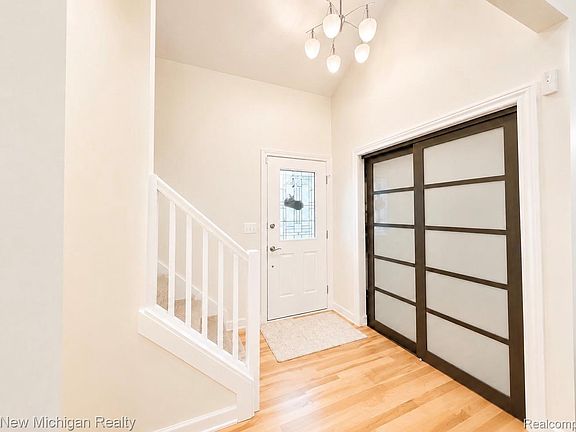 4th image of 2052 Liberty Hts