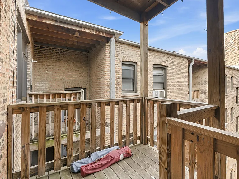920 W Oakdale — Photo 95