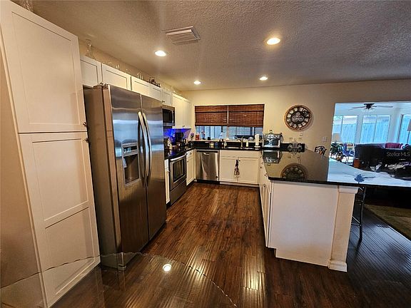 4th image of 2605 Wildwood Ln