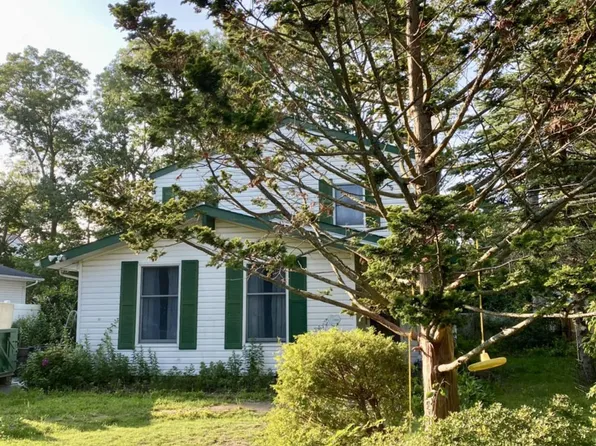 17 Lee Place, Mastic, NY 11950