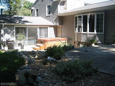 1st image of 25 Lynwood Dr