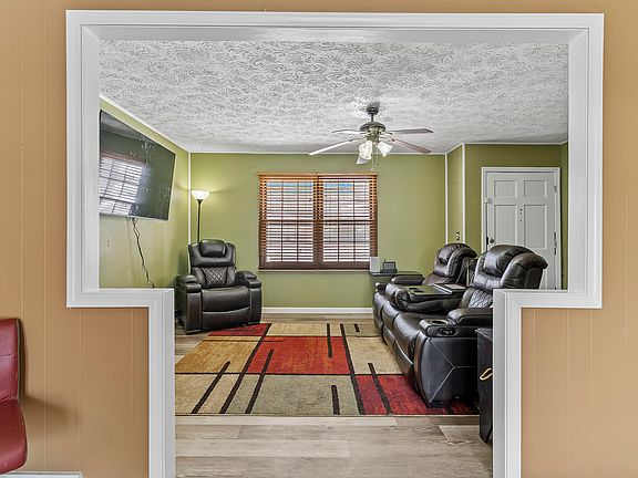 3rd image of 3637 S Fort Avenue