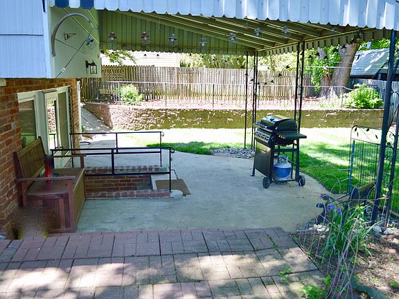 5th image of 2002 McAuliffe Dr