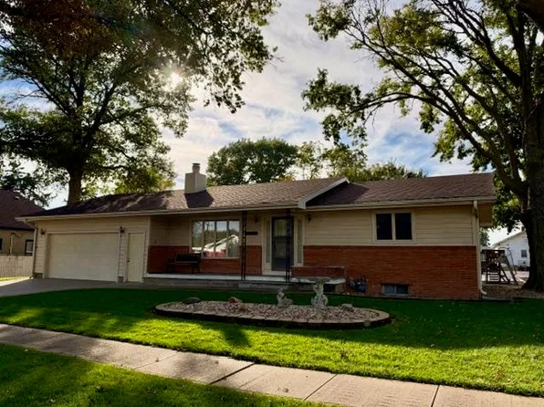842 S Denver Ave, Hastings, NE 68901