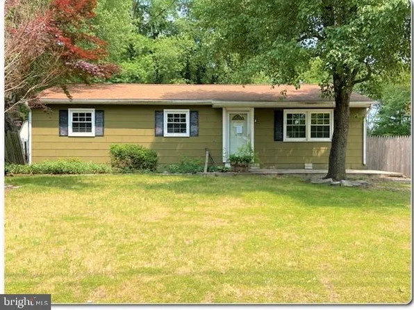 9 W Shore Dr, Southampton, NJ 08088