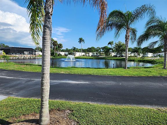 4th image of 17 N Botany Bay Cir #17