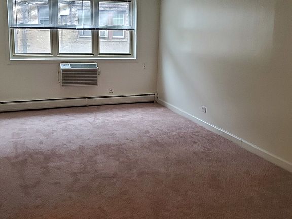 5th image of 5950 N Kenmore Ave APT 207