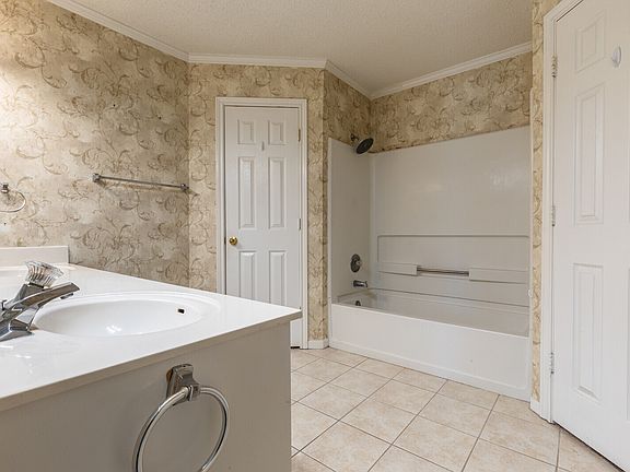 4th image of 10312 Sierra West Dr