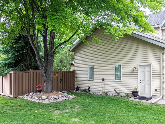 4th image of 2431 Victoria Rose Dr S