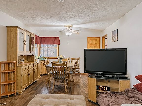 4th image of 17446 Snyder Rd