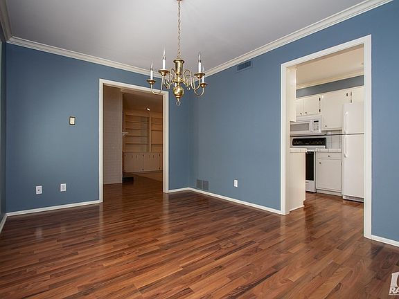 4th image of 2414 Lindenwood Dr