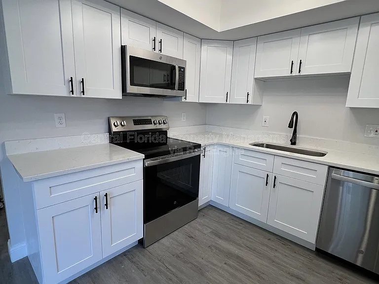 916 Robinhood Ct — Photo 9