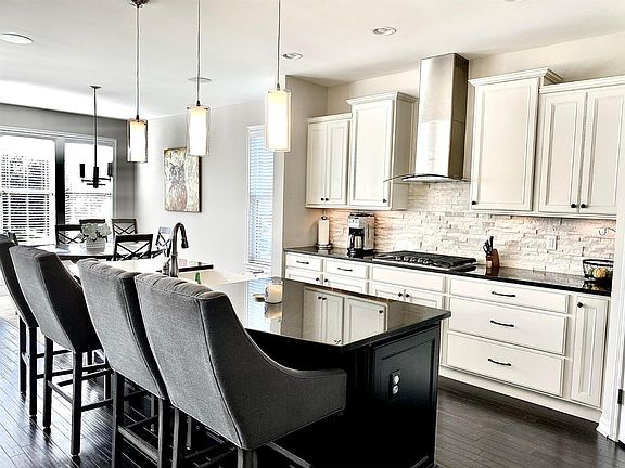 4th image of 439 Glen Abbey Ln
