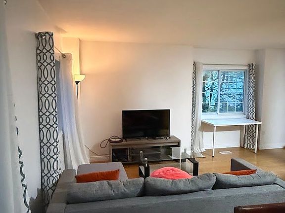 4th image of 185 Highland Cres #1