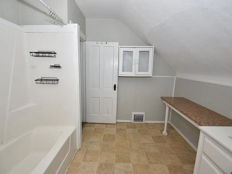 116 N Notre Dame Ave — Photo 19