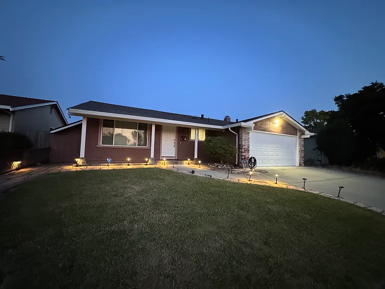 3320 Darwin Dr — Photo 2