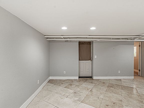 5th image of 945 N Washington St APT 100