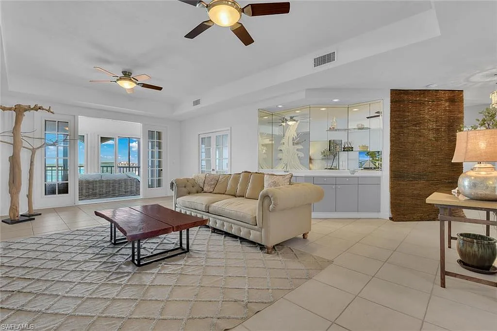 2 bed, 3.5 bath, 2180 sqft, $15,000 — Photo 3