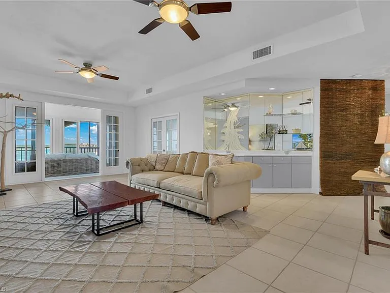 2000 Royal Marco Way #2-607 — Photo 3