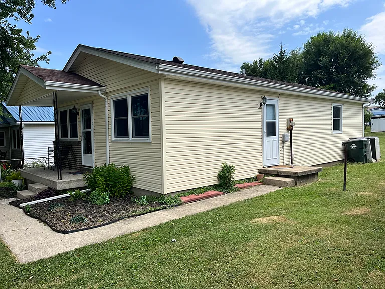 712 N Maple St — Photo 2