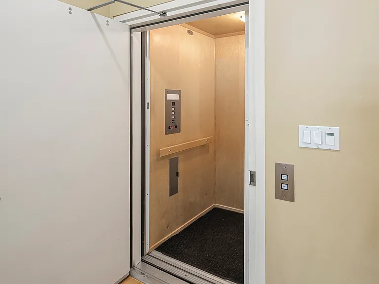 80 E Roanoke St #19 — Photo 16