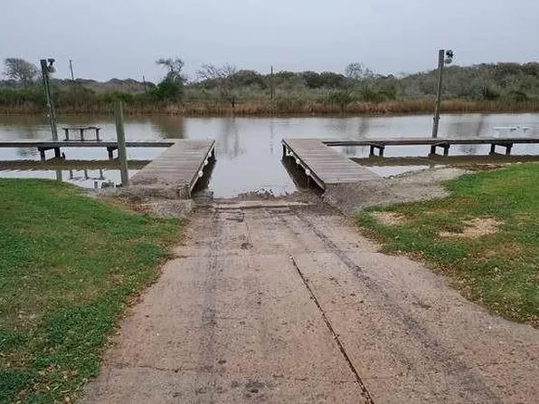 1531 Springwood N #N, Palacios, TX 77465