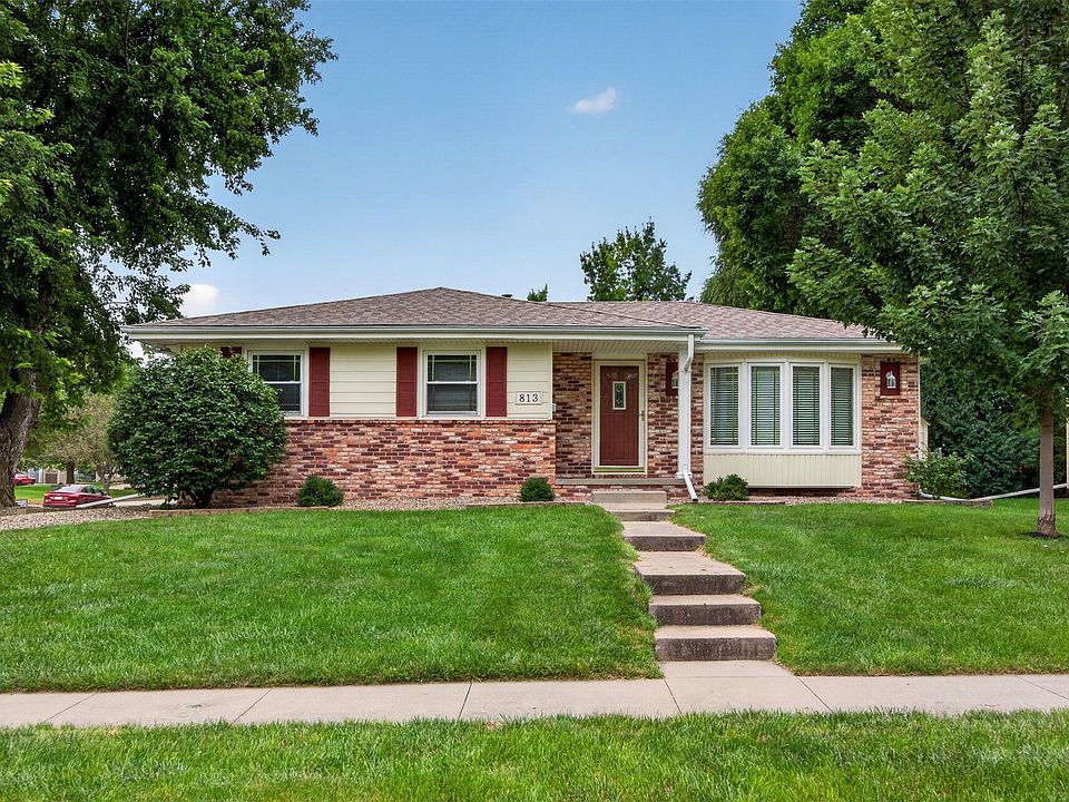 1st image of 813 SE Uehlamar Dr