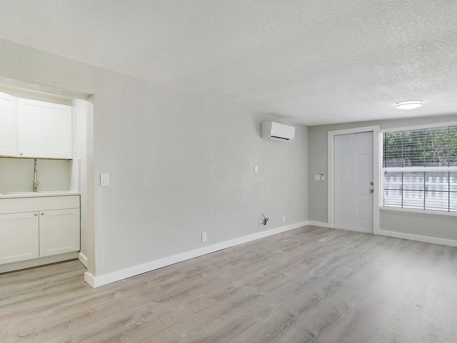 Studio, 1.0 bath, 400 sqft, $1,600 — Photo 4
