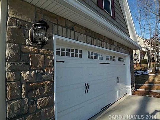 3rd image of 111 Stallion Ln