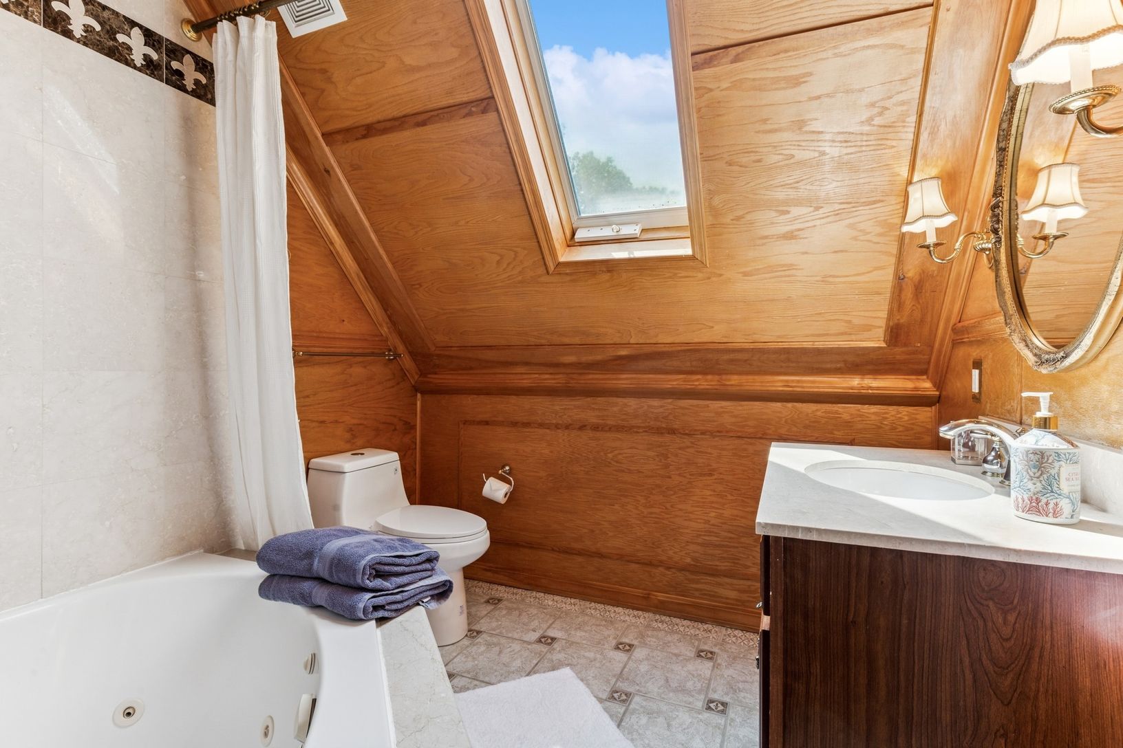  Guest bath