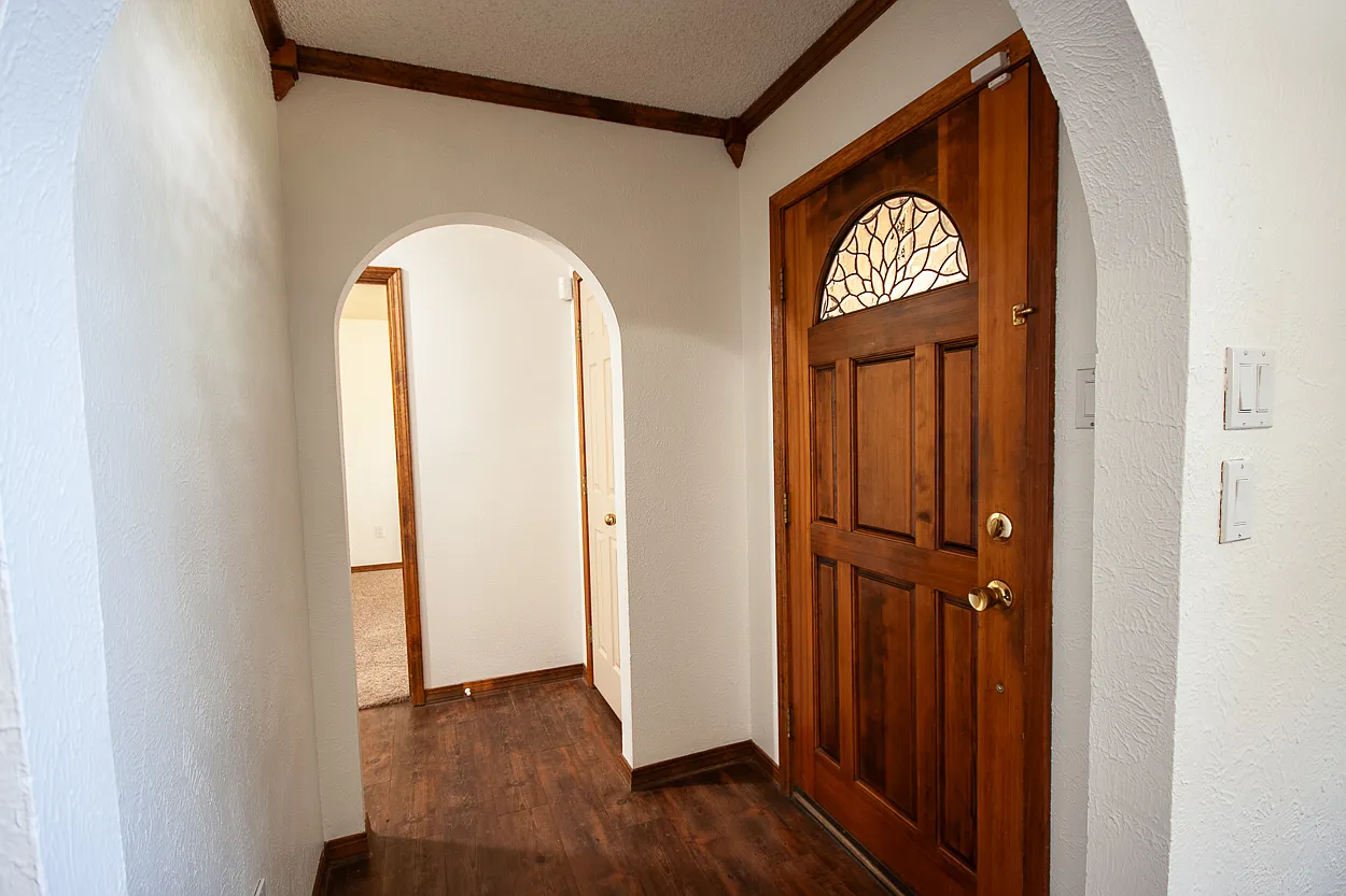 4 bed, 2040 sqft, $2,100 — Photo 2