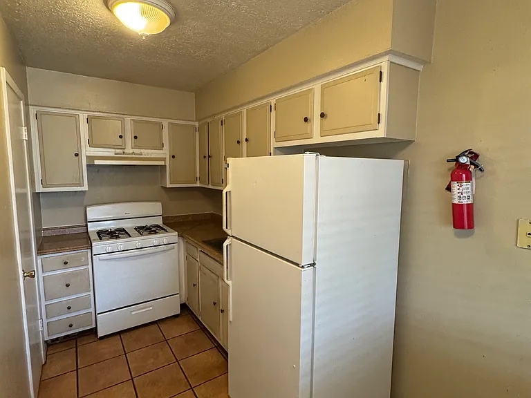616 Alcazar St SE #3 — Photo 3