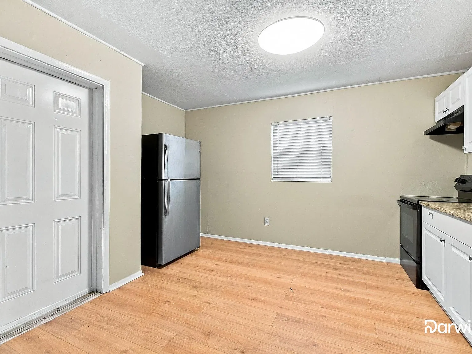 3 bed, 2.0 bath, 1044 sqft, $1,740 — Photo 4