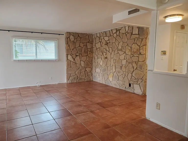 8409 Topanga Canyon Blvd — Photo 32