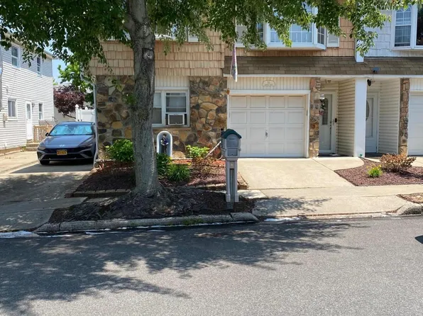 51 Ashton Dr, Staten Island, NY 10312