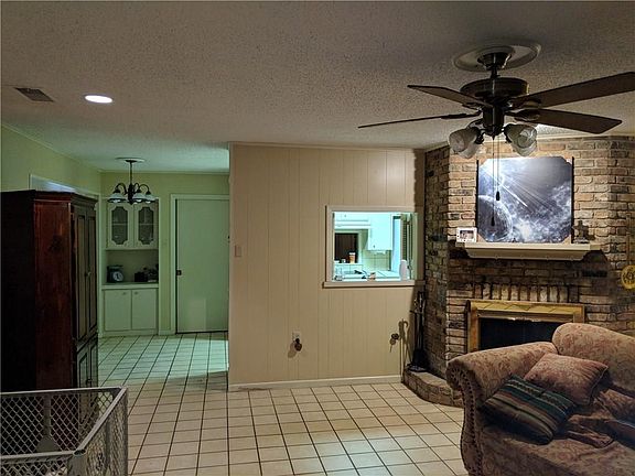 2nd image of 2150 Woodridge Dr