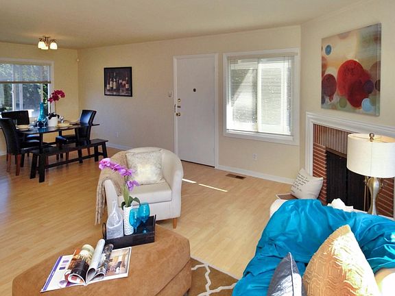 3rd image of 220 Verano Dr
