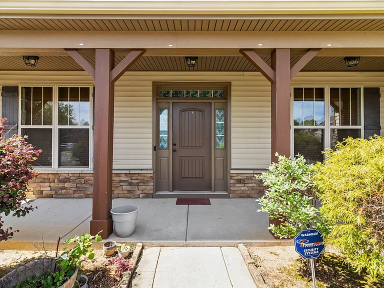 368 Exeter Dr — Photo 2
