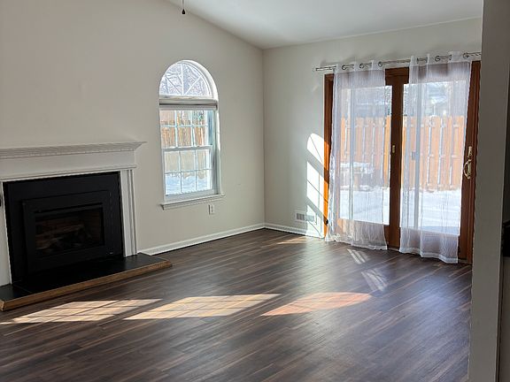 4th image of 15 Cottonwood St