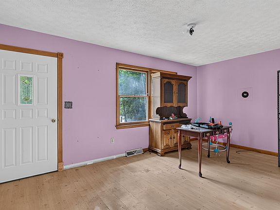 5th image of 26 Christian Ln