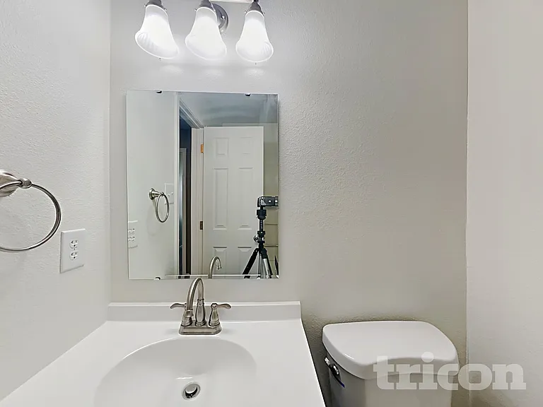 4525 Connaught East Dr — Photo 15