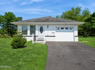11 Saint Pierri Ct, Toms River, NJ 08757