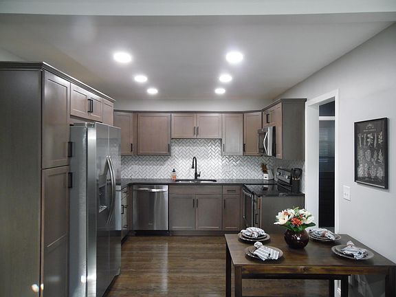 5th image of 829 Laurel Hill Rd