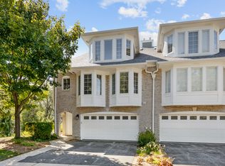 980 N Glenview Ct, Palatine, IL 60067