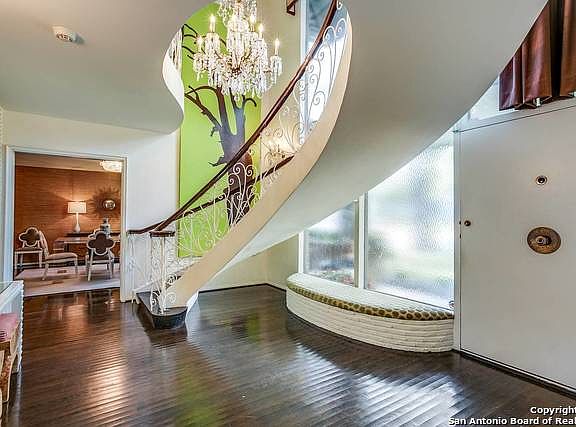 3rd image of 114 E Elsmere Pl